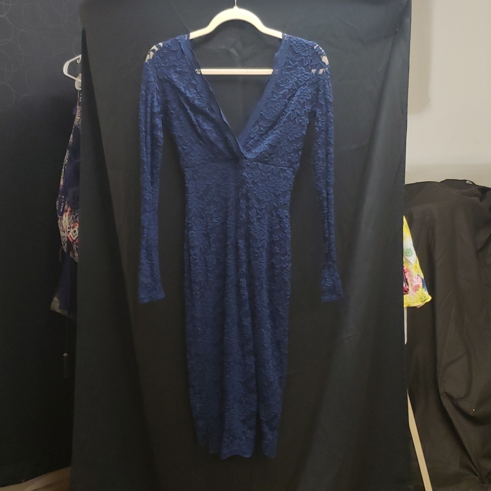 Stunning navy lace long sleeve dress